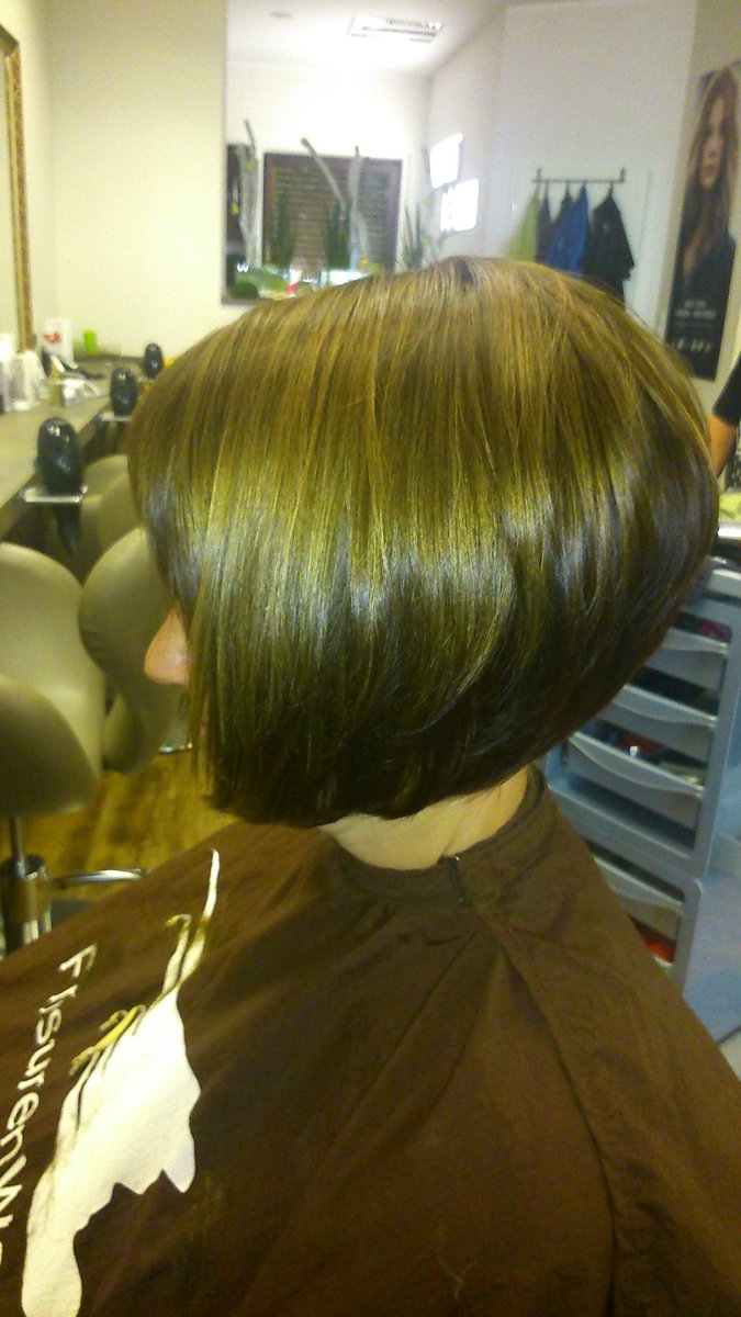 Kurzer Haarschnitt mit Färbung von Frisurenwerk Daniela Kämpf
